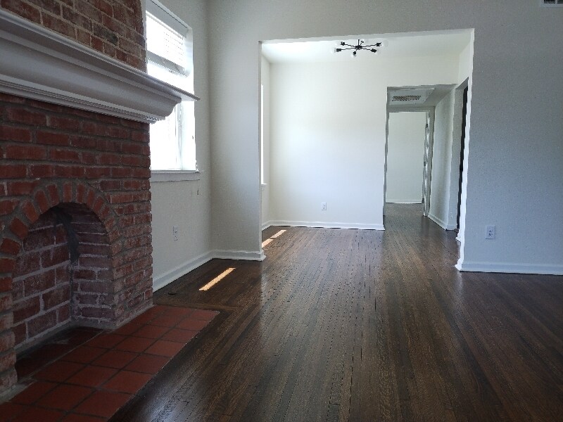 Primary Photo - 1312 S Quaker Ave