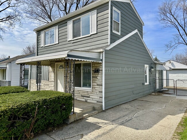 Building Photo - No Deposit Required! Beautifully Updated 3...