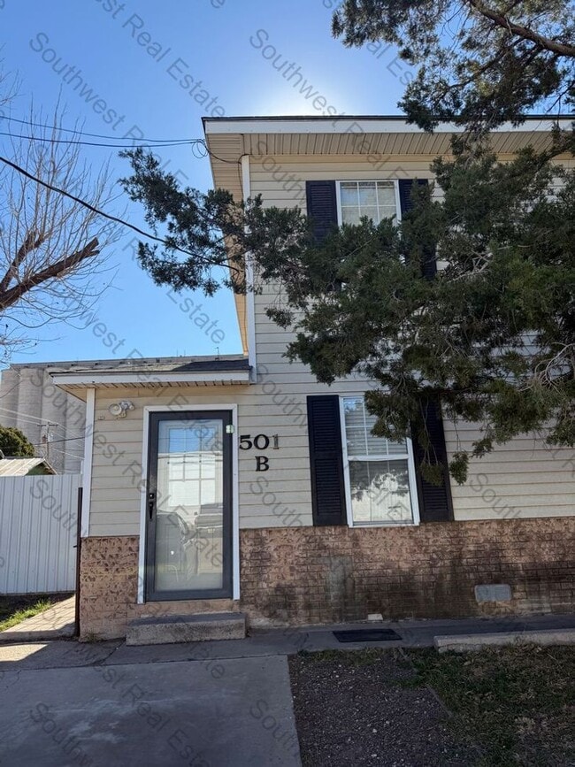 Building Photo - 501 E 2nd St