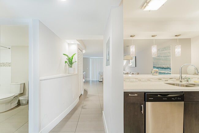 Building Photo - 601 N Ocean Blvd