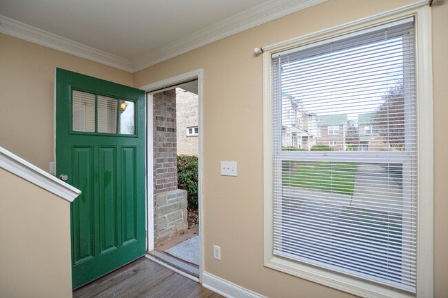 Building Photo - Downtown Walkable Townhome | 3 Bed | 2 Bath | $1,750