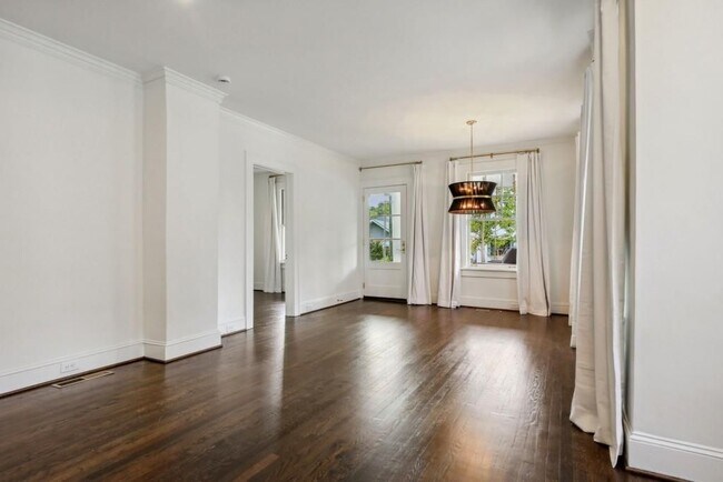 Foto del edificio - 2140 Fairhaven Cir NE