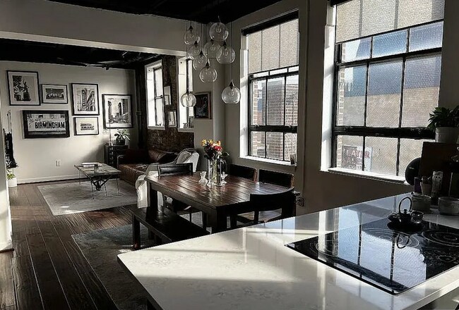 Foto del edificio - 2201 1st Ave N