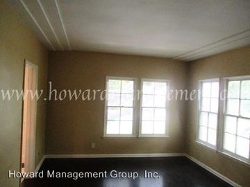 Building Photo - 9006-9010 Burton Way