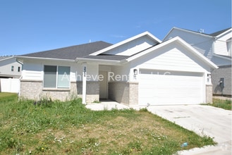 Building Photo - 2366 N 150 E