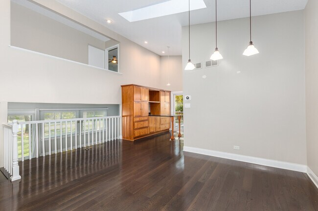 Building Photo - 6575 Shagbark Ct