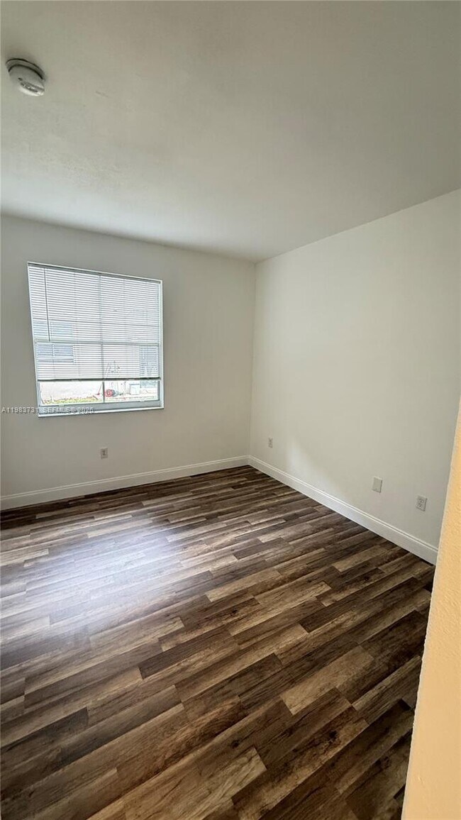 Foto del edificio - 1663 SE 27th Dr