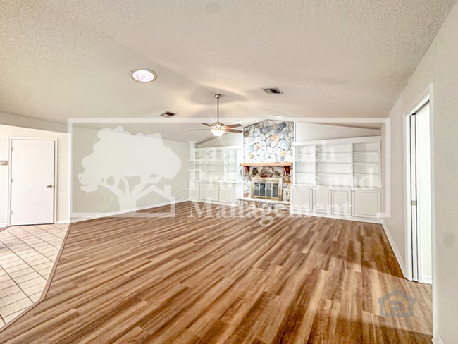 Building Photo - 2539 Roslyn Ln