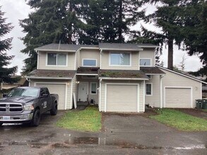Building Photo - 6520-6522 7th Ave SW