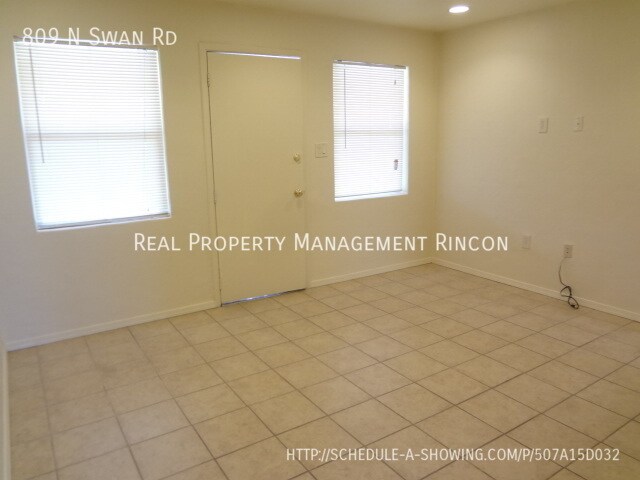 Foto del edificio - 809 N Swan Rd