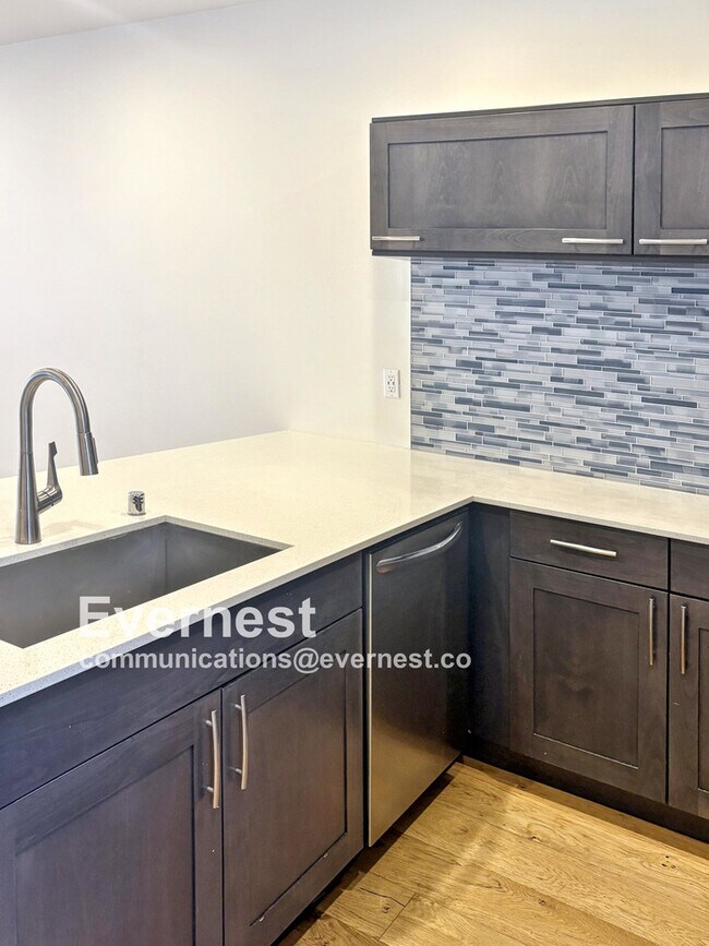 Foto del edificio - 8529 Interlake Ave N
