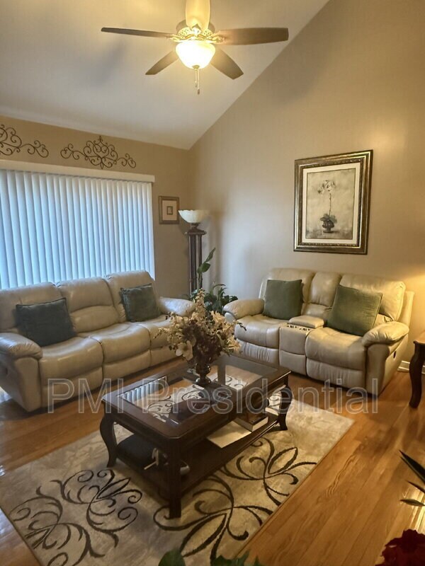 Foto del edificio - 14300 Cove Ridge Pl