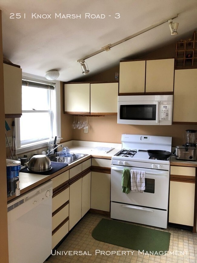 Building Photo - One Bedroom Apartment