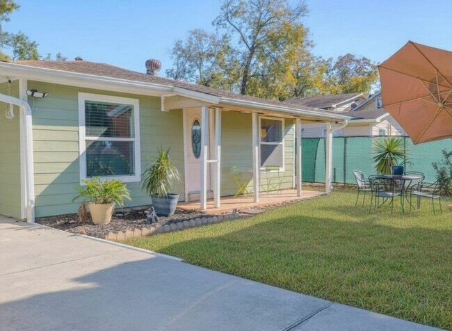 Foto del edificio - 831 Rouse St