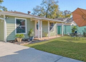 Building Photo - 831 Rouse St