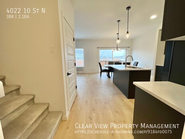 Building Photo - Like new 3bed-2.5 bath luxury home on in L...