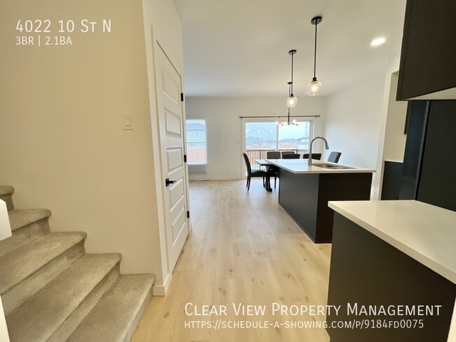 Photo du bâtiment - Like new 3bed-2.5 bath luxury home on in L...