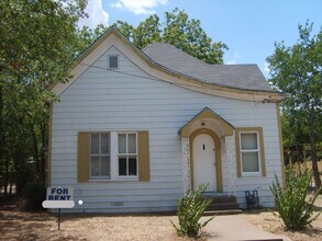 Building Photo - 309 N Walnut St