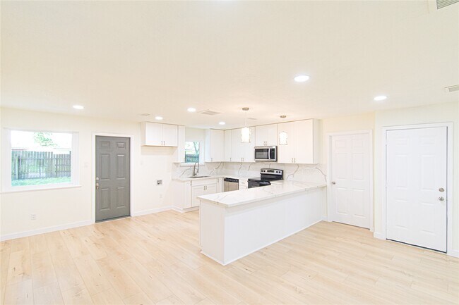 Building Photo - 13619 Elm Ct