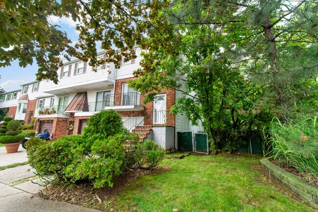 Building Photo - 1630 Forest Hill Rd
