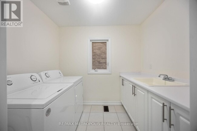 Building Photo - 219 Doug Finney St