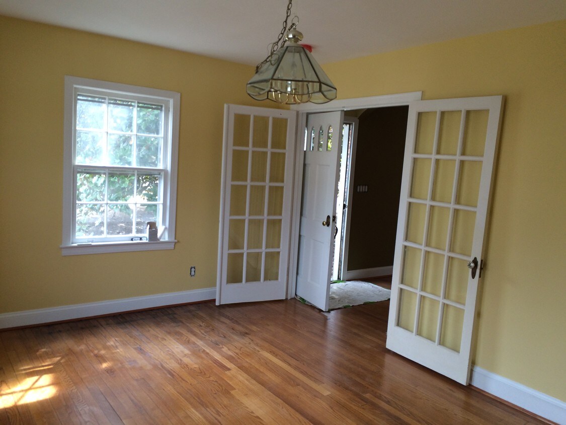 Living Room - 26618 Ridge Rd