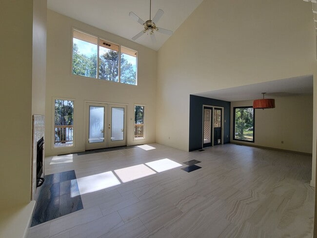 Building Photo - Cypress Lake S/D home in Lake Park