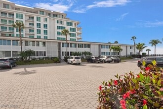 Building Photo - 1065 Gulf Shore Blvd N