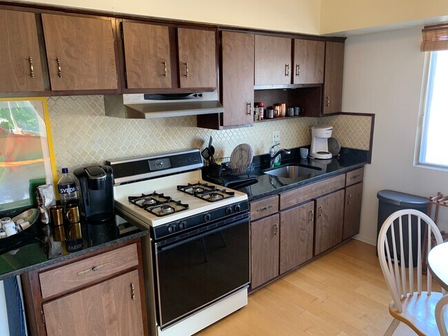 Kitchen - 7320 Lake St