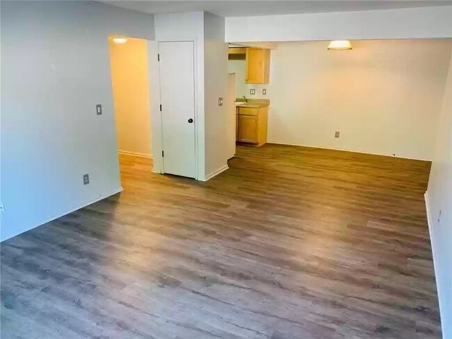 Dining - 9533 University Ave