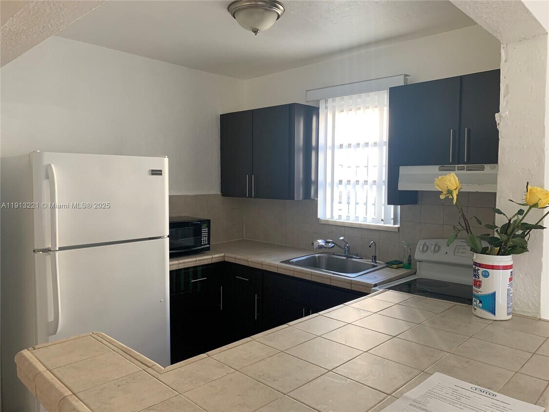 Foto del edificio - 2500 NW 24th Ave