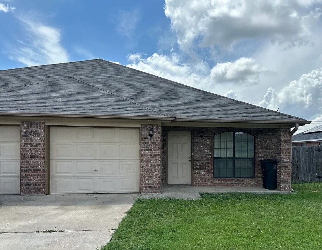 Foto principal - Available Now! 3 Bedroom 2 Bath in Killeen Tx