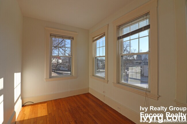 Building Photo - 52-54-54 Maplewood St