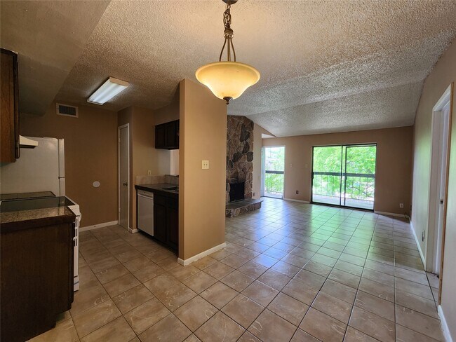 Foto del edificio - 17331 Red Oak Dr