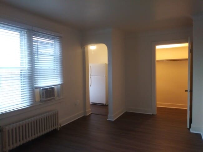 Building Photo - 808 N Main St