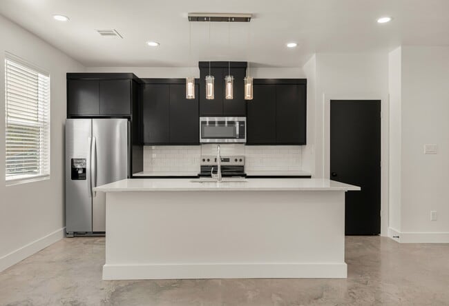 Building Photo - 201 Dawn Lynn Dr