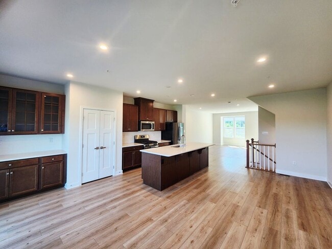 Building Photo - 149 Glory Maple Ln