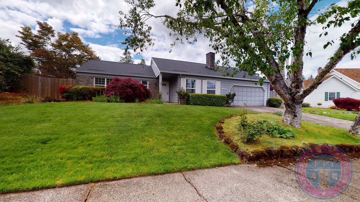 Primary Photo - Pet Friendly Ranch in West Linn Hidden Spr...