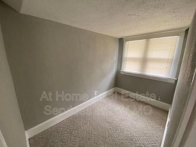 Building Photo - 649 S Main Ave