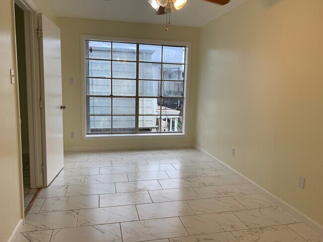 Foto del edificio - 8200 Broadway St