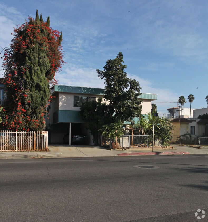 Building Photo - 6129 Fountain Ave