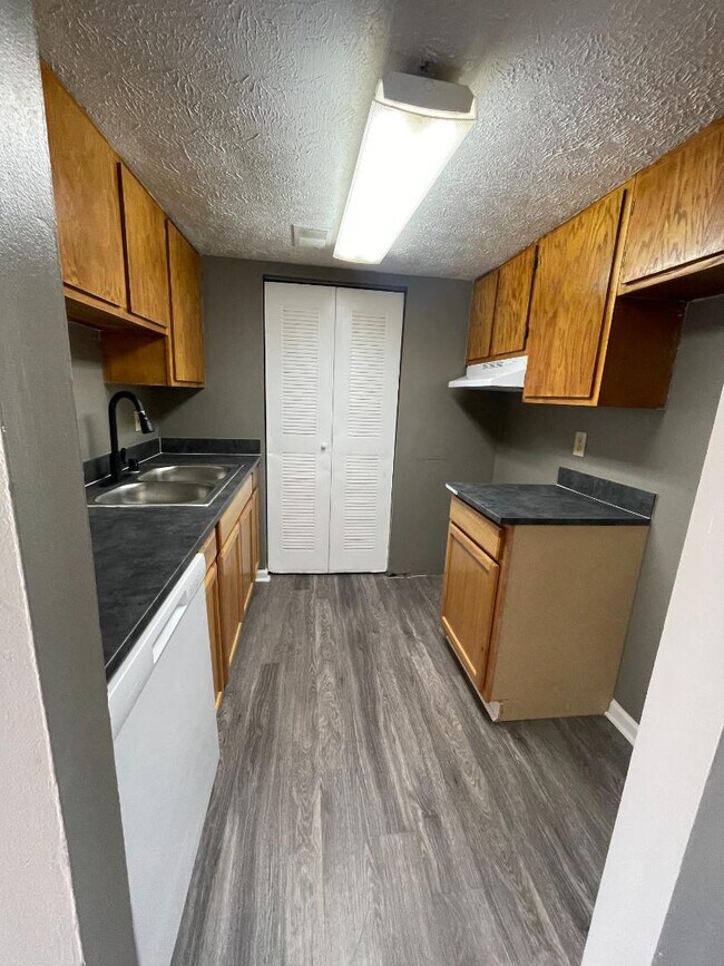 Foto del edificio - 98 Andrea Dr