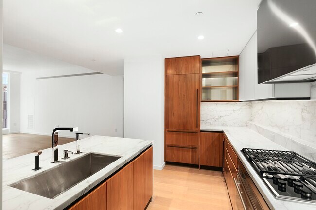 Foto del edificio - Stunning oversized bright and sunny 1BR