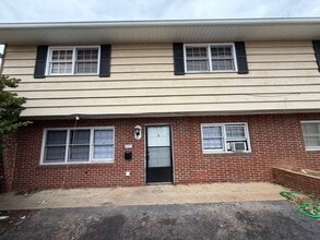 Building Photo - 239 W Stadium Dr