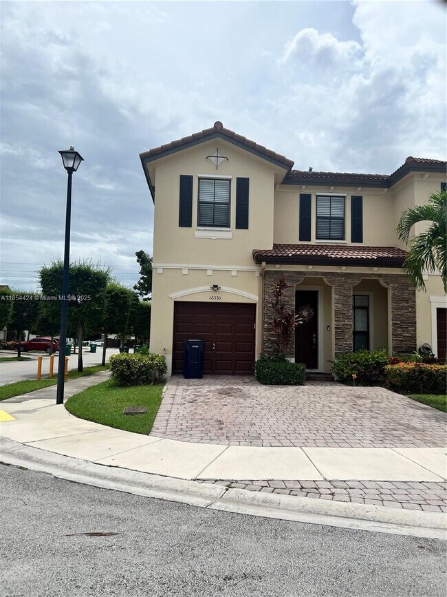 Foto del edificio - 16330 SW 71st Terrace
