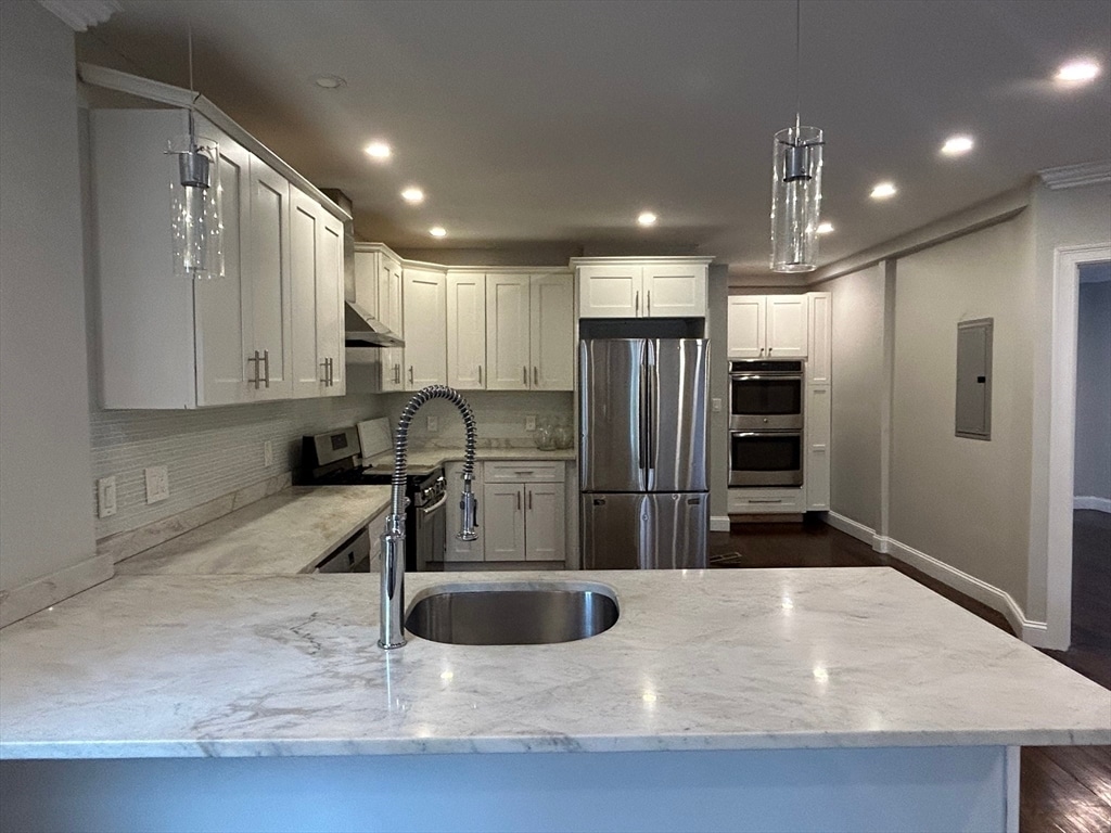 Primary Photo - 69 Swan St