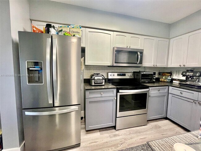 Foto del edificio - 8130 NW 15th Manor