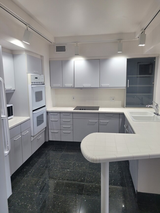 Kitchen - 1 Bratenahl Pl