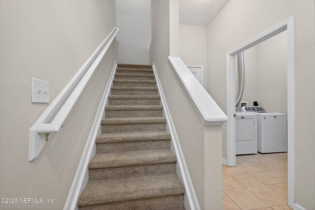 Foto del edificio - 7028 Deer Lodge Cir