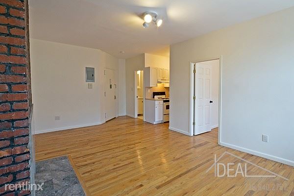 Foto del edificio - 384 Clinton Ave